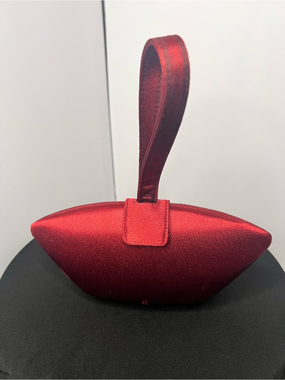 VINTAGE La Regale Ruby Red Satin Structured Wristlet Evening Clutch Bag - EUC